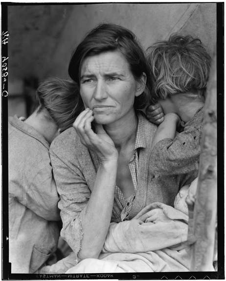 United States, 1936. Florence Owens Thompson with three of her children. She travels along the California coast for farm work. Dorothea Lange_